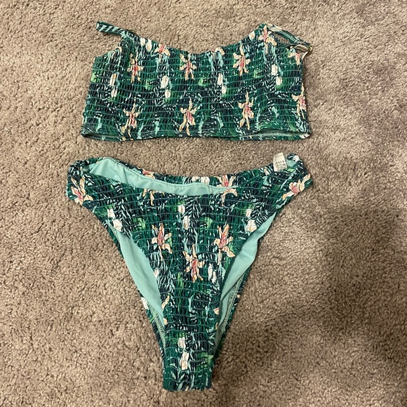 Cute smock floral bathing suit - Picture 1 of 2